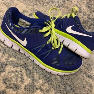 SOLD - NIKE Flex Trainer 7Y or 9W